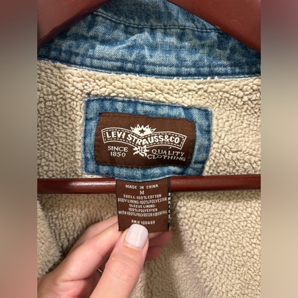 Levi Strauss & Co Sherpa Lined Light Wash Jean Jacket Size M Unisex - Picture 5 of 7